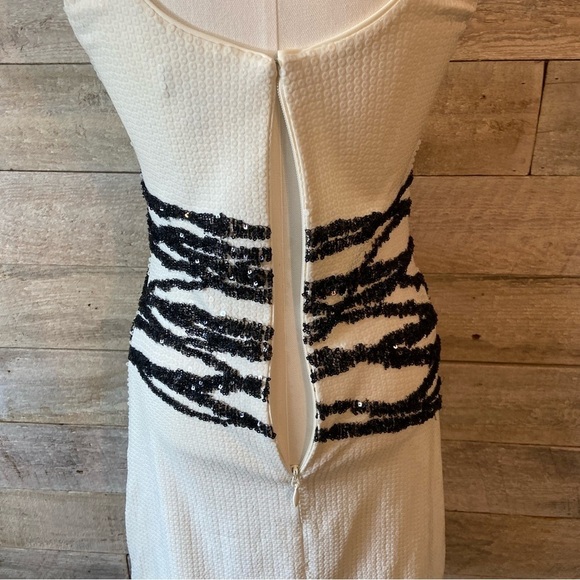 Bebe women’s white & black sequinned dress in size small - Picture 7 of 13